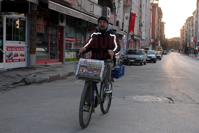 20 Yıldır Aynı Bisikletle Gazete Dağıtıyor