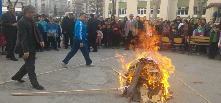 Atatürk Ortaokulunda Nevruz Şenliği