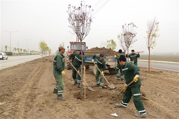 Belediye, Parkları Bahara Hazırlıyor