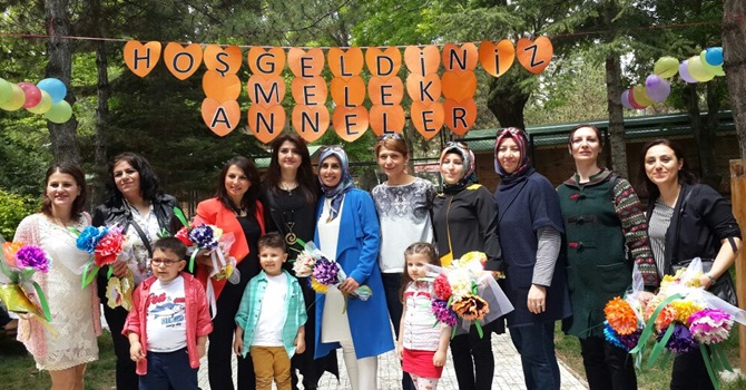 Miniklerden, Annelerine Anneler Günü Sürprizi