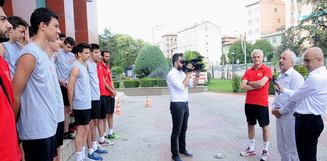 Gül, Voleybol Milli Takımı’nı Ziyaret Etti