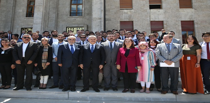 Ak Parti Gençlik Kolarından Gazi Meclise Ziyaret