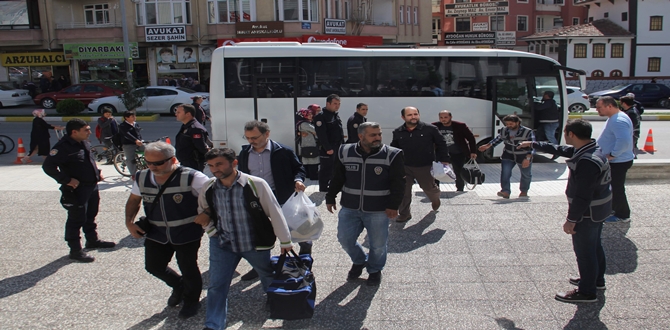 Gözaltındaki 23 FETÖ Üyesi Adliye’de