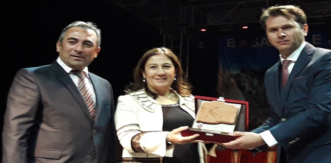 Ceritoğlu’na Katkıları İçin Plaket Verildi