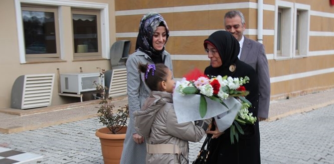 Vali Kılıç’ın Eşinden Sevgi Evlerine Ziyaret