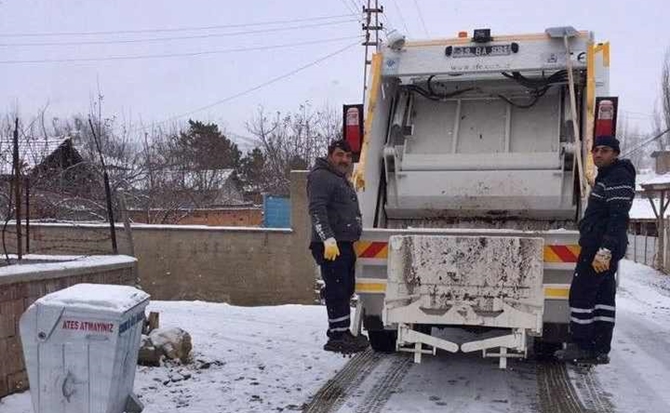 Sungurlu’da Köylerdeki Çöpler Toplanıyor