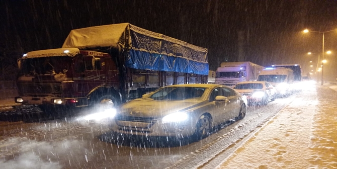 Çorum-Samsun Trafiği Felç Oldu