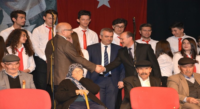 Huzurevinde Kalan Yaşlılara Program Yapıldı