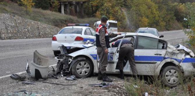 Polis Aracı Kaza Yaptı