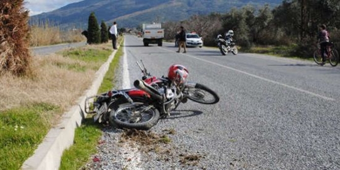 Plakasız Motosiklet Yoldan Çıktı: 3 Yaralı