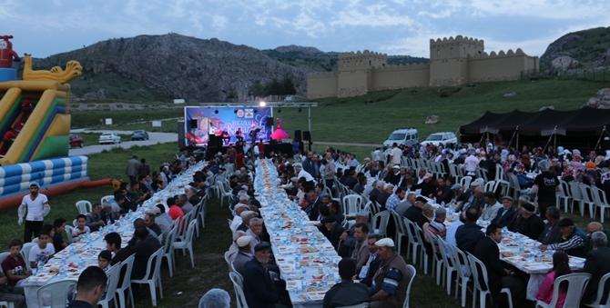 Hattuşa’da Surlar Önünde İftar Sevinci