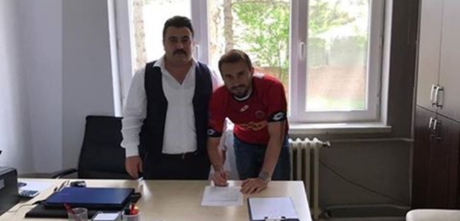 Emre Yüksektepe İle İmzalar Atıldı