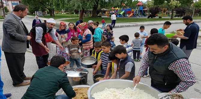 Derman Derneği’nden 300 Kişiye Sıcak Yemek