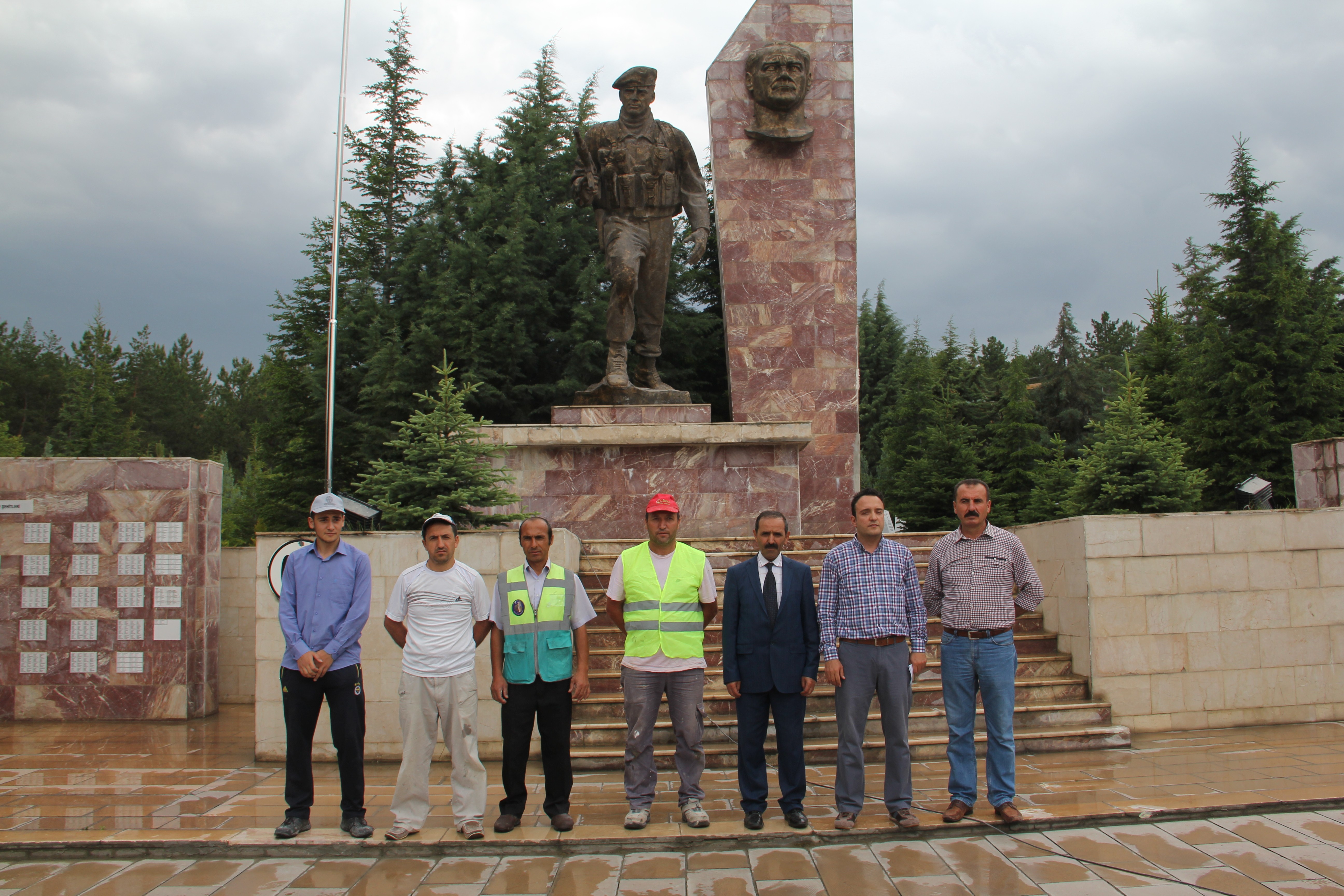 Şehit Mezarlığı Bakıma Alınıyor