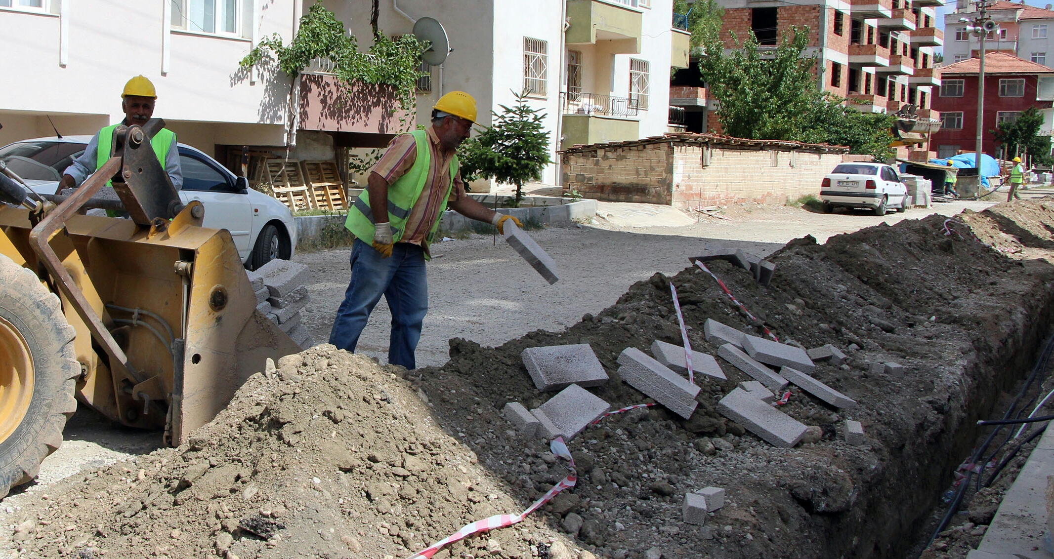 Elektrik Kabloları Yeraltına Alınıyor