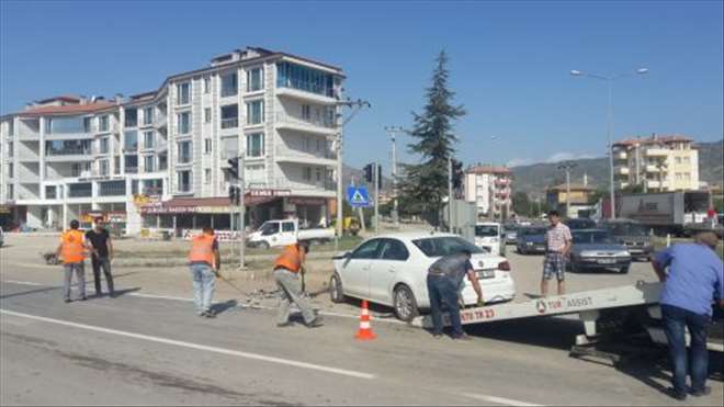 Kırmızı Işıkta Geçti, Kaza Yaptı