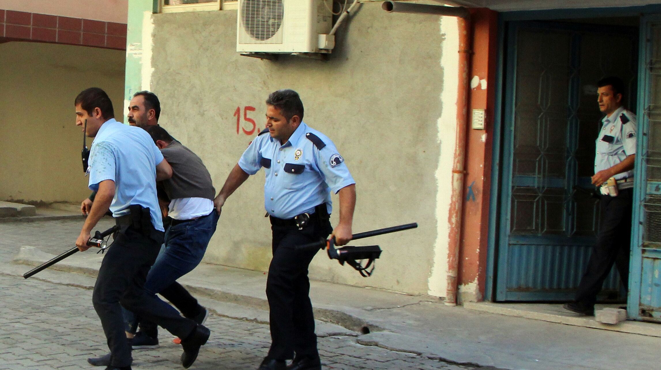 Polis Kıskıvrak Yakaladı