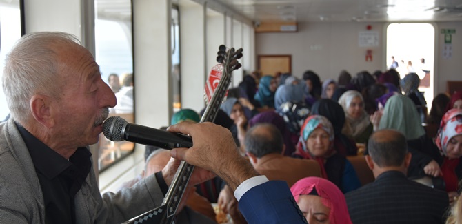 Halit Yıldırım,  Şair ve Ozanlarla Boğaz Turu Yaptı