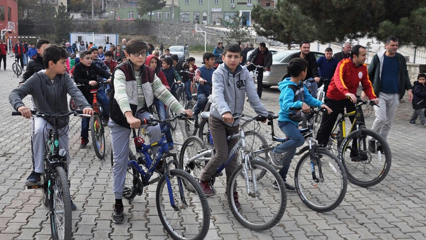 Bisikletçiler Bayat’ta Pedal Çevirdi