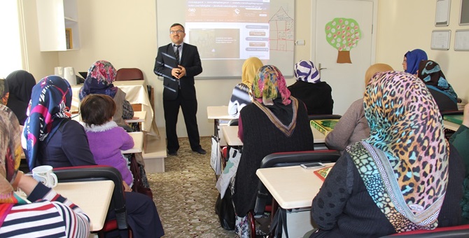 Aileleri Bilinçlendirme Eğitimi Verdiler