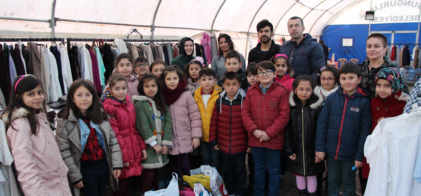 Kendileri Küçük, Yürekleri Büyük