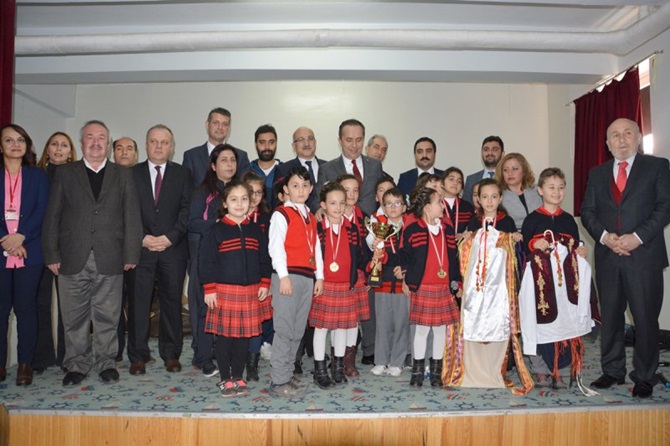 Öğrencilere Folklor Kıyafeti Dağıtıldı