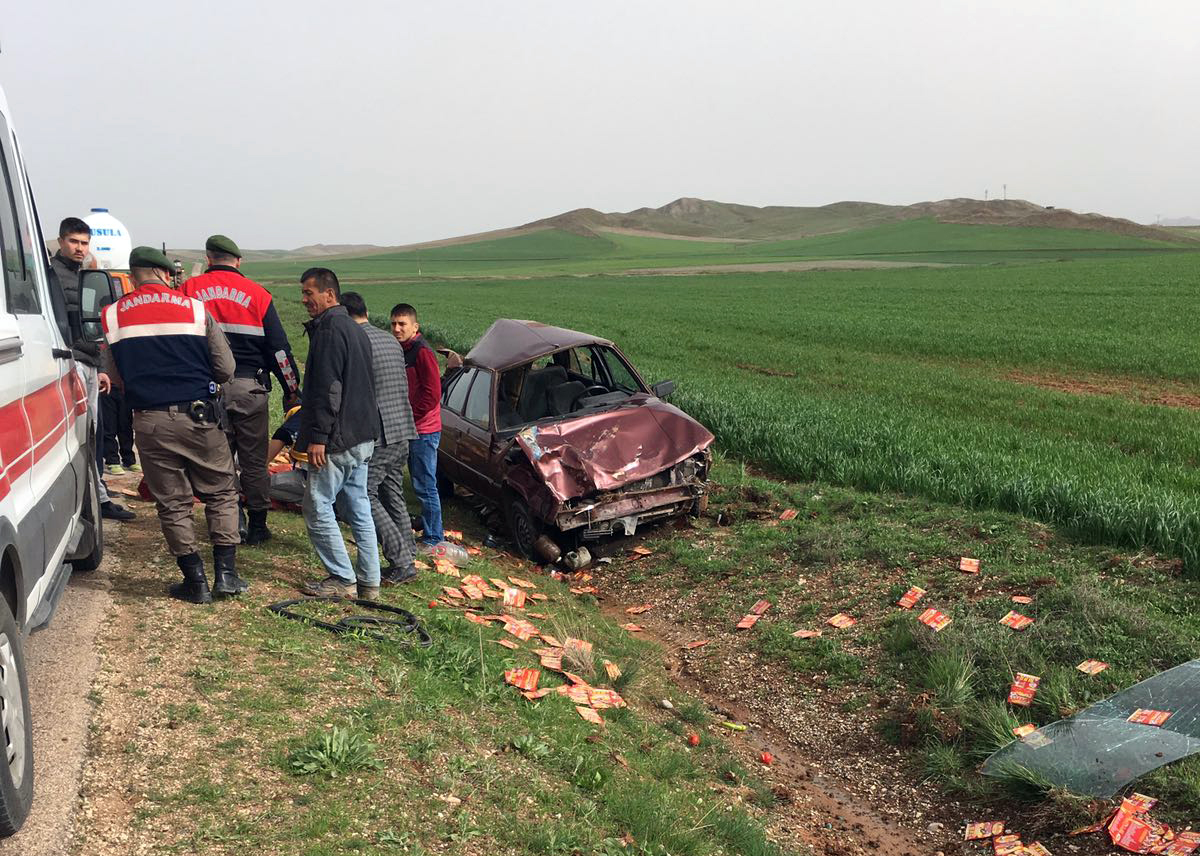 Lastiği Patlayan Otomobil Takla Attı