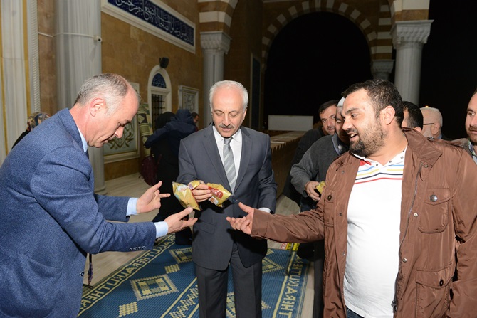 Belediye Kandil Simidi Dağıttı