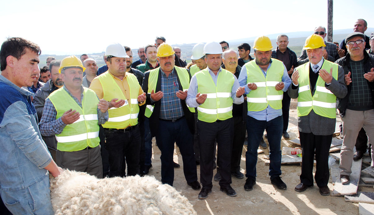 Zanaatkarlar İlk Betonu Döktü