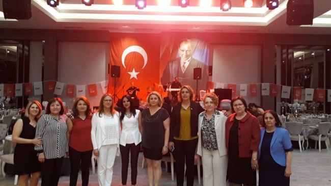 CHP’li Kadınlar Anneler Gününü Kutladı