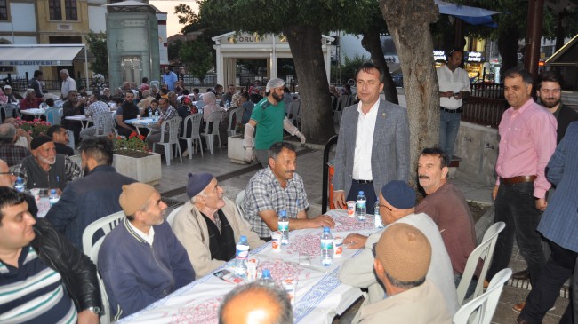 Camii Avlusunda İftar Açtı