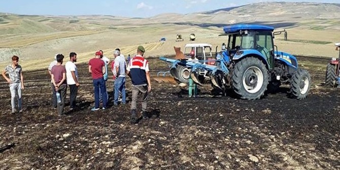 Arpa Tarlası Kül Oldu