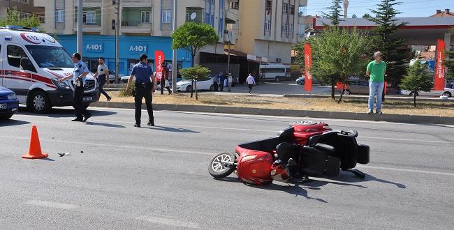 Otomobil İle Elektrikli Bisiklet Çarpıştı