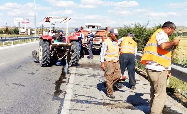 İki Traktör Kavşakta Çarpıştı