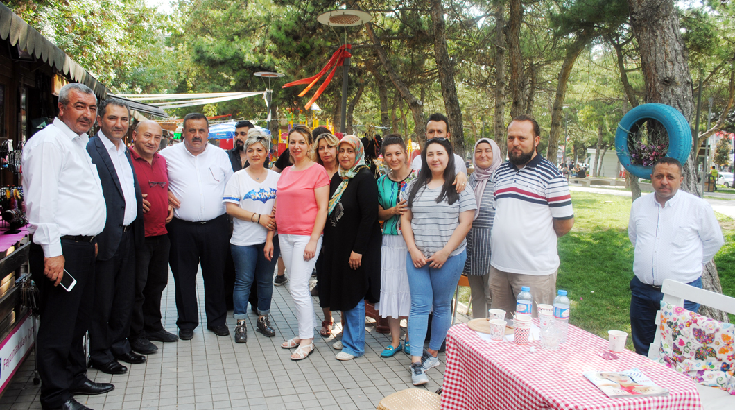 Gür, Sanat Sokağı’nda Dert Dinledi