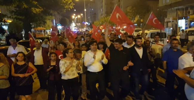 CHP,  Zaferi Coşku İçerisinde Kutladı