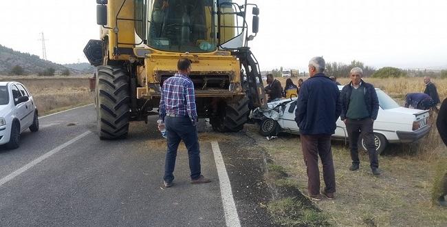 Otomobille Biçerdöver Çarpıştı