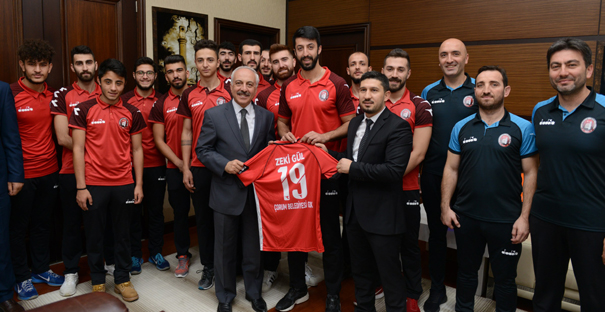 Voleybol Takımından Başkan Gül’e Ziyaret