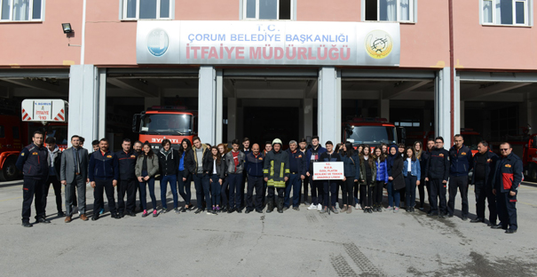 Öğrencilere Uygulamalı Yangın Tatbikatı