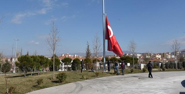 Şehitler Parkına Türk Bayrağı