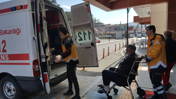 Ambulansla Sandık Başına Gittiler