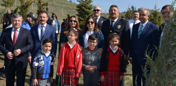 Polis Haftasında Fidan Diktiler