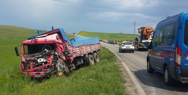 Beton Mikseri ile Kamyon Çarpıştı