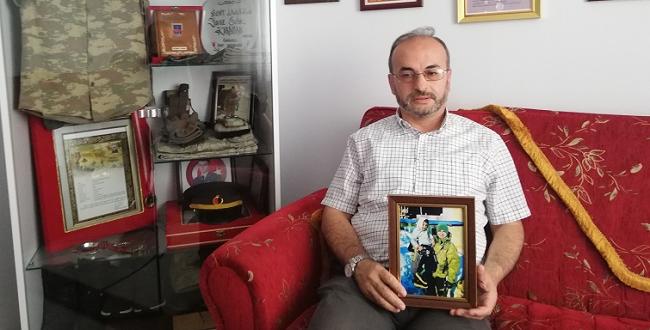 Şehit Fotoğrafındaki Yürek Burkan Detay