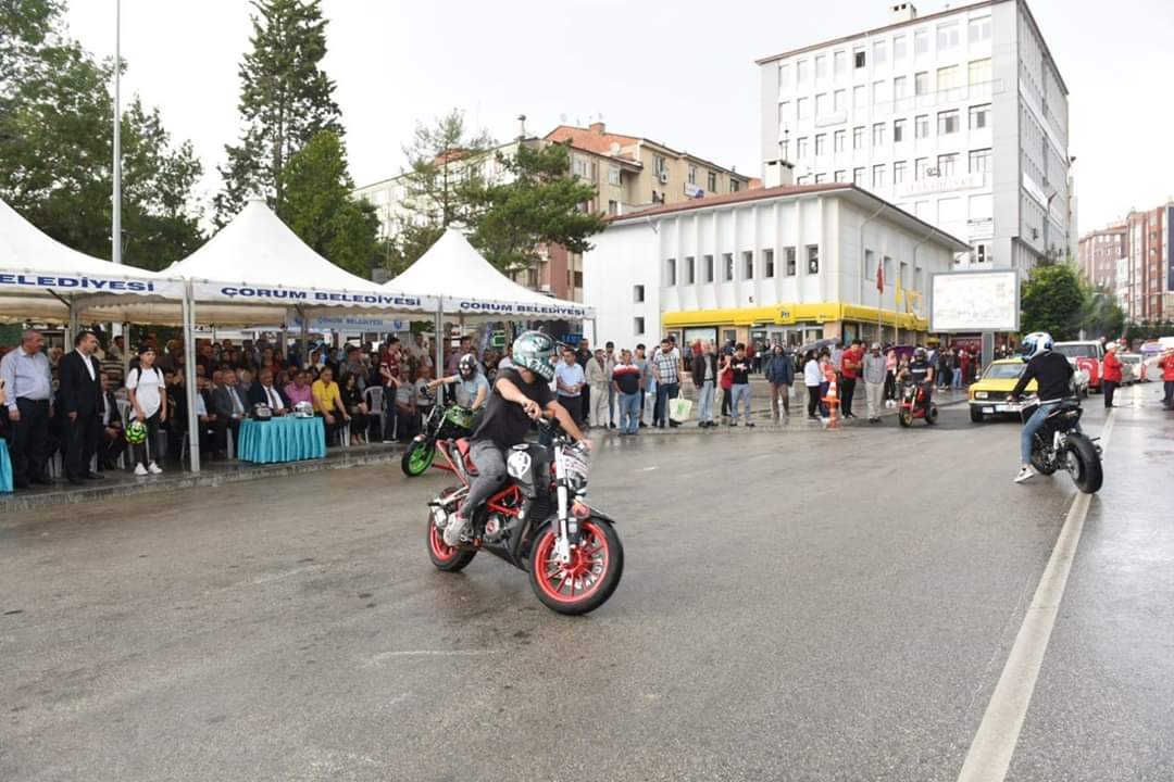 Festival Renkli Görüntülerle Başladı