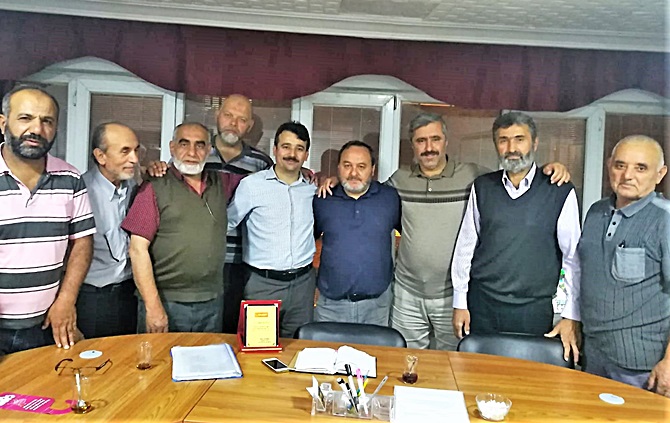 SP, AGD Başkanlarına Plaket Verdi