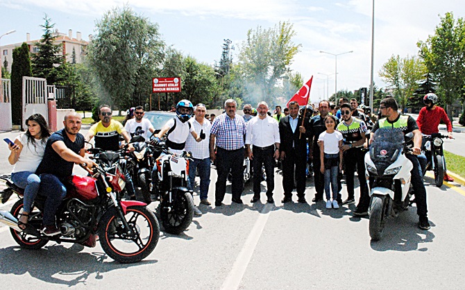 Motorcular Festivale Renk Kattı