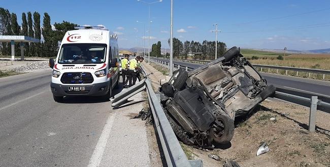 Bariyerlere Çarparak Takla Attı