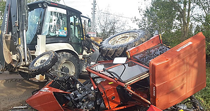 İki Traktör Çarpıştı: 1’i Ağır 2 Kişi Yaralı