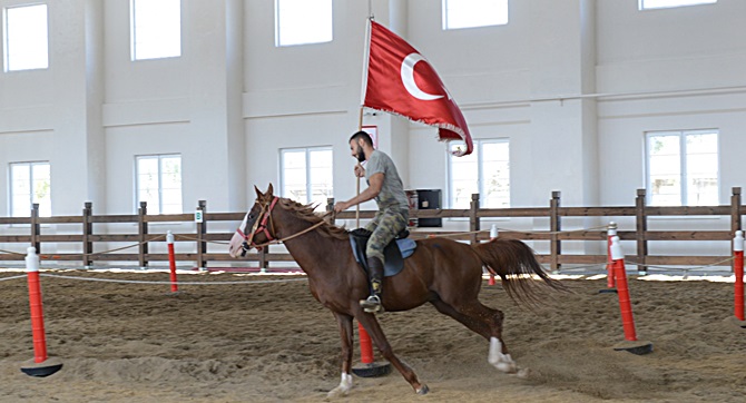 Öğrenciler Binicilik Tesisini Gezdi